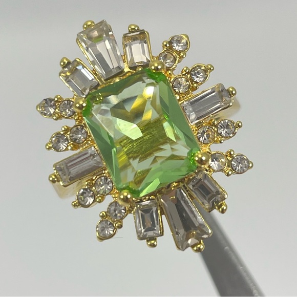 Ring Art Deco Vintage Look Green Peridot CZ Radiant Cut Gold Tone Plated Halo
